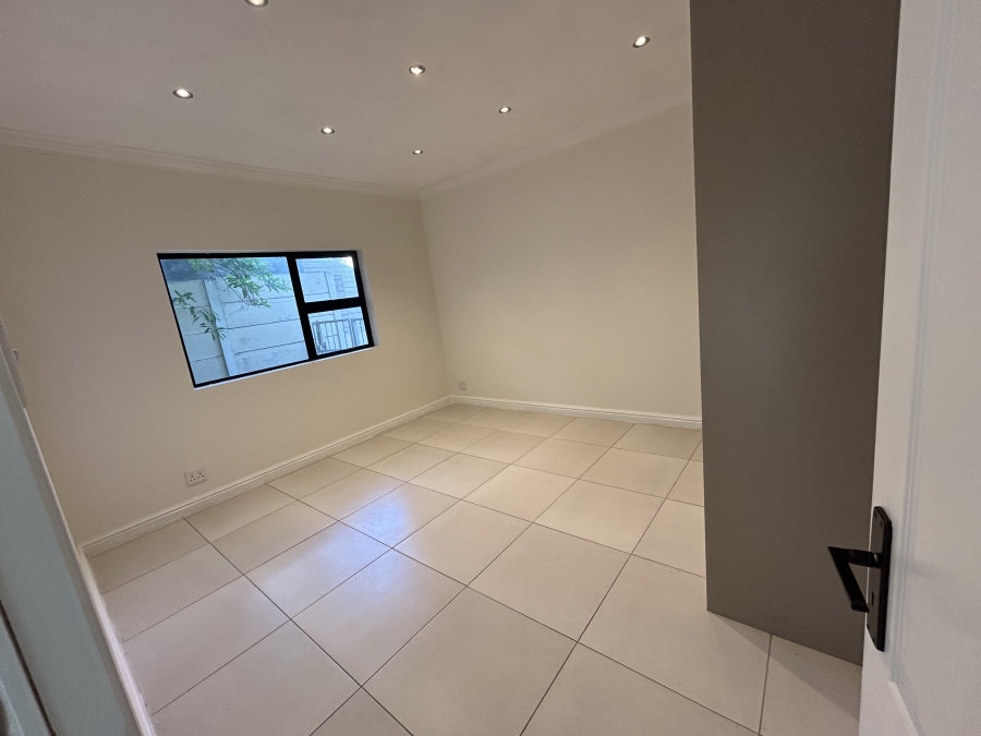 To Let 4 Bedroom Property for Rent in Bothasig Western Cape